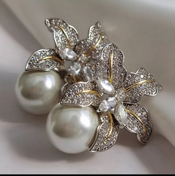 Jewelry - STUNNING orchid flower pearl earrings statement silver gold Crystal stones Stud